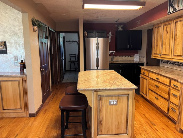 Refrigerador, microondas, horno, placa de cocina