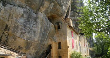 Grande maison avec piscine à la frontiÚre du Périgord Noir - Léobard. Cul de sac