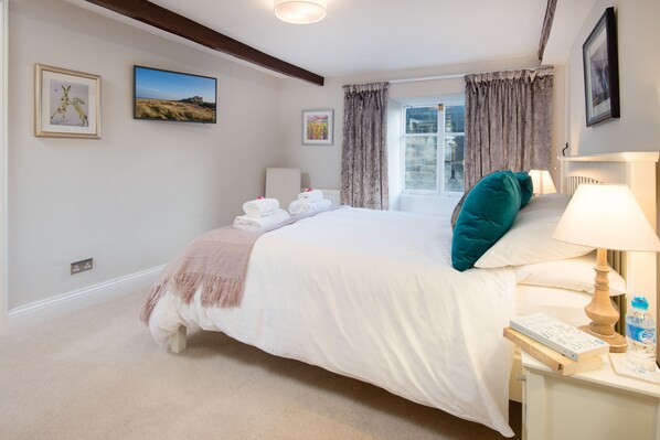 1 bedroom, iron/ironing board, travel cot, free WiFi