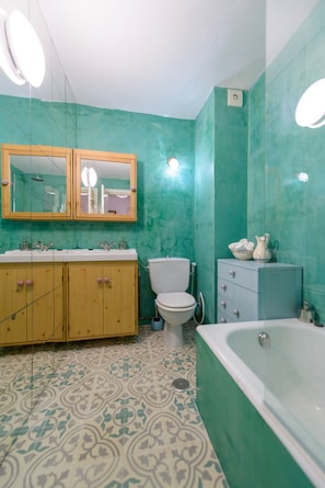 Combinazione doccia/vasca, asciugacapelli, bidet, asciugamani
