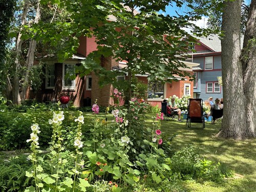 estudio en el sótano encantador en el corazón del lago país ideal para el solo.