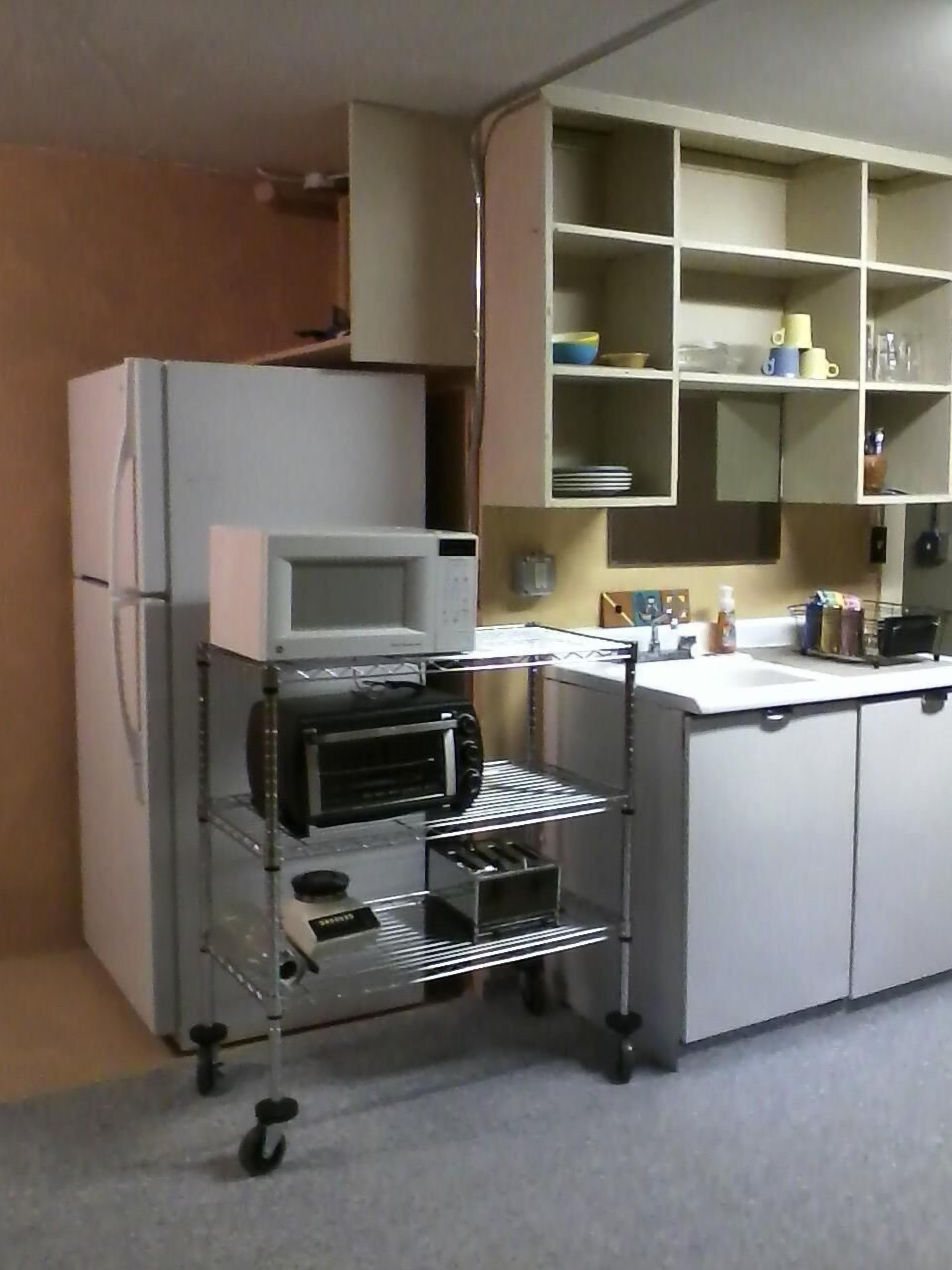 Kylskåp, mikrovågsugn, ugn och spishäll