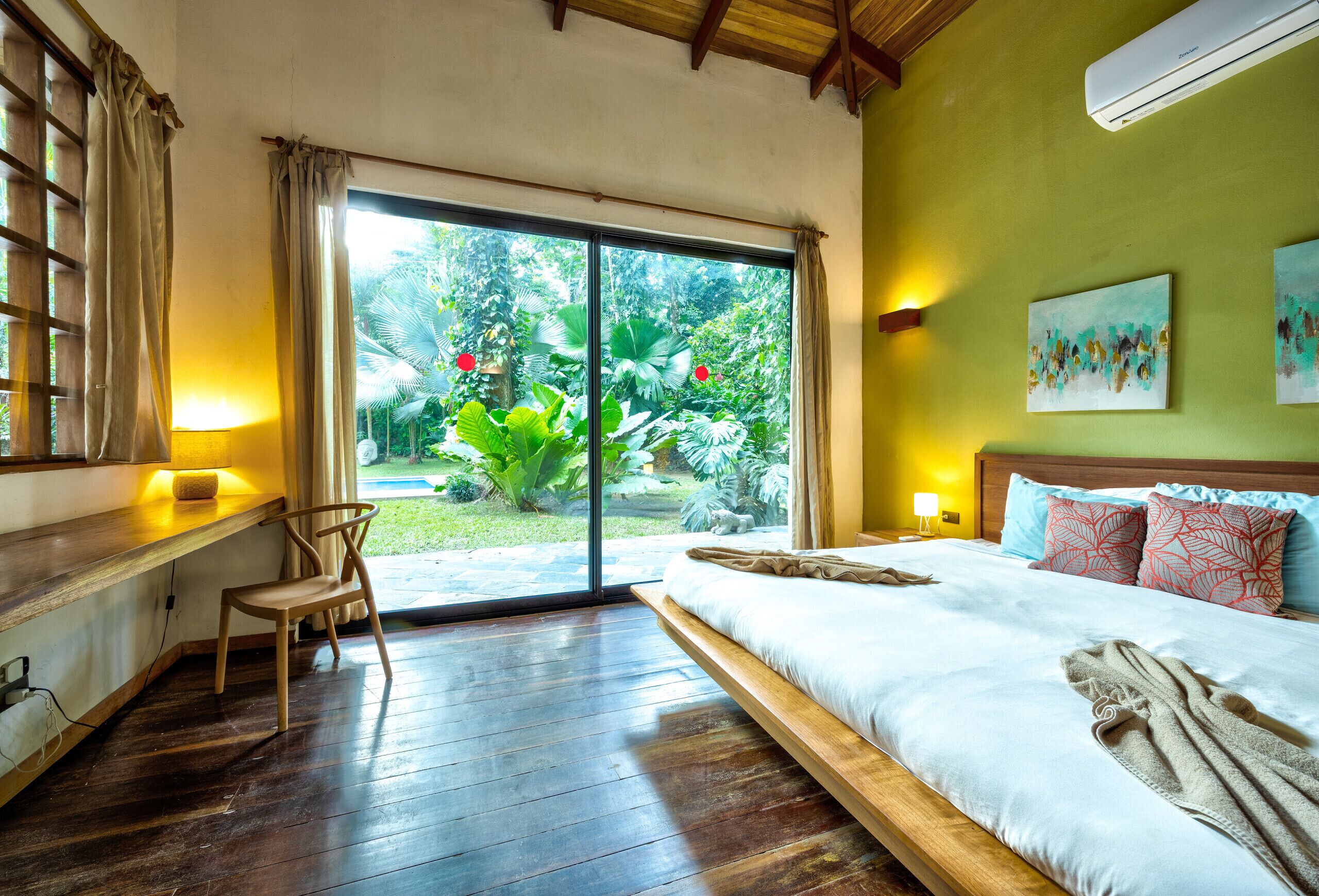 3 bedrooms, in-room safe, free WiFi, bed sheets