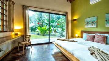 3 bedrooms, in-room safe, free WiFi, bed sheets