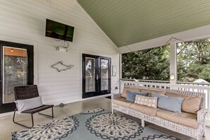 Smart TV, table football