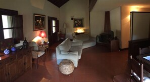 Télévision, cheminée