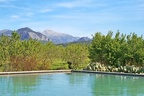 Outdoor pool - Sa Torre: Idyllic estate, individual areas, garden, pool, WiFi, air conditioning (Santa Maria del Cami)