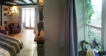 Nebengebäude in Heyshott, in der Nähe von Midhurst, im Herzen des South Downs National Park