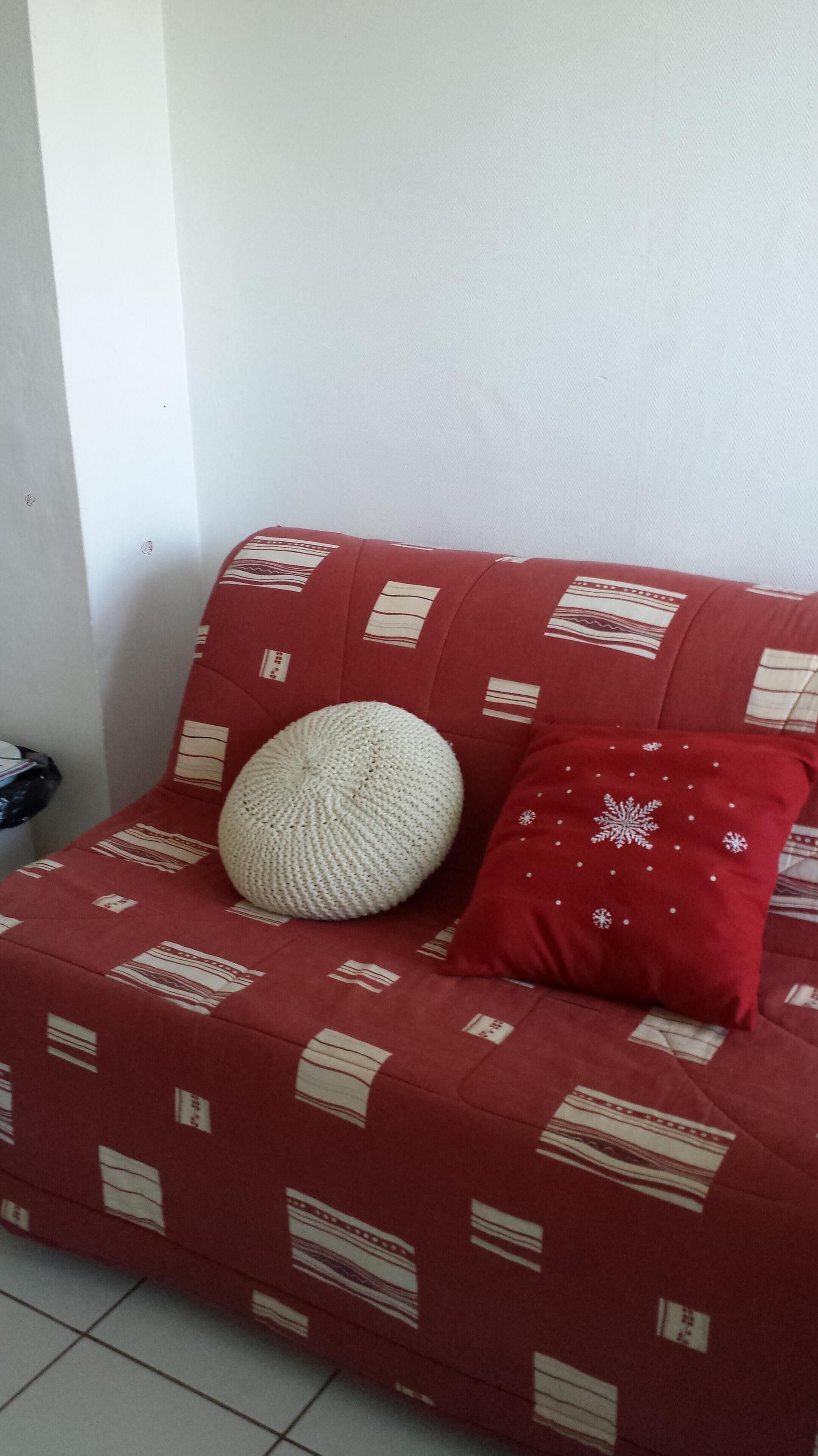 Ideally located 100 meters from the cable car: skiing in winter, mountain biking in summer