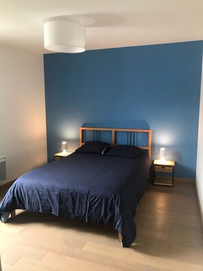 3 bedrooms, internet, bed sheets