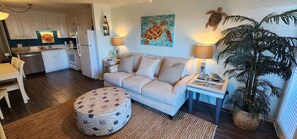 TV, Netflix, Hulu, streaming services - Beach at Your Feet!  2 bdrm, 1.5 bath Oceanfront Condo complex W/beachside Pool (Ocean Isle Beach)