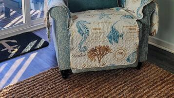 TV, Netflix, Hulu, streaming services