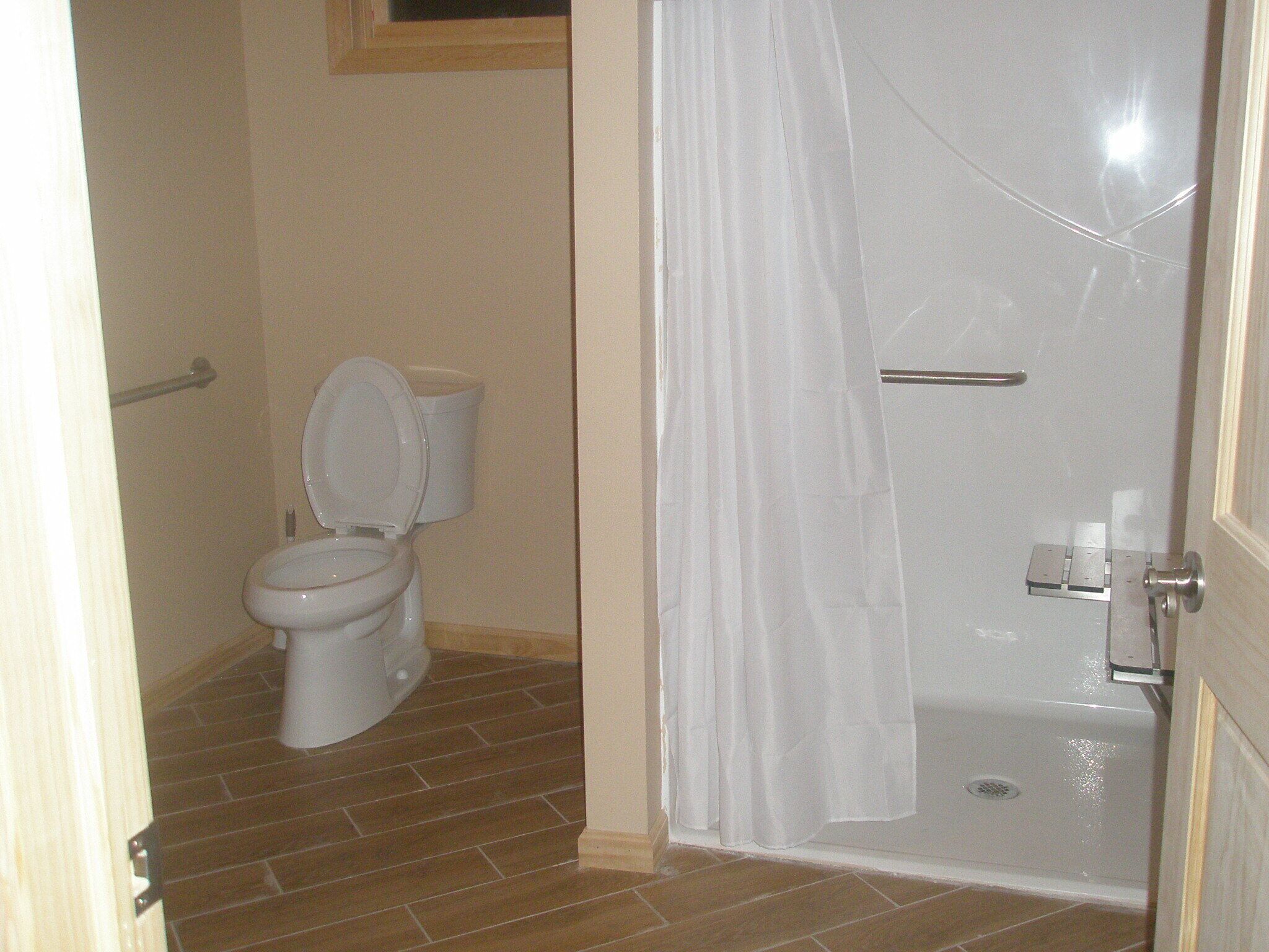 10 BR home, up to 3 homes with 22 BR/15BA, hot Tubs, On 20 acres, water views