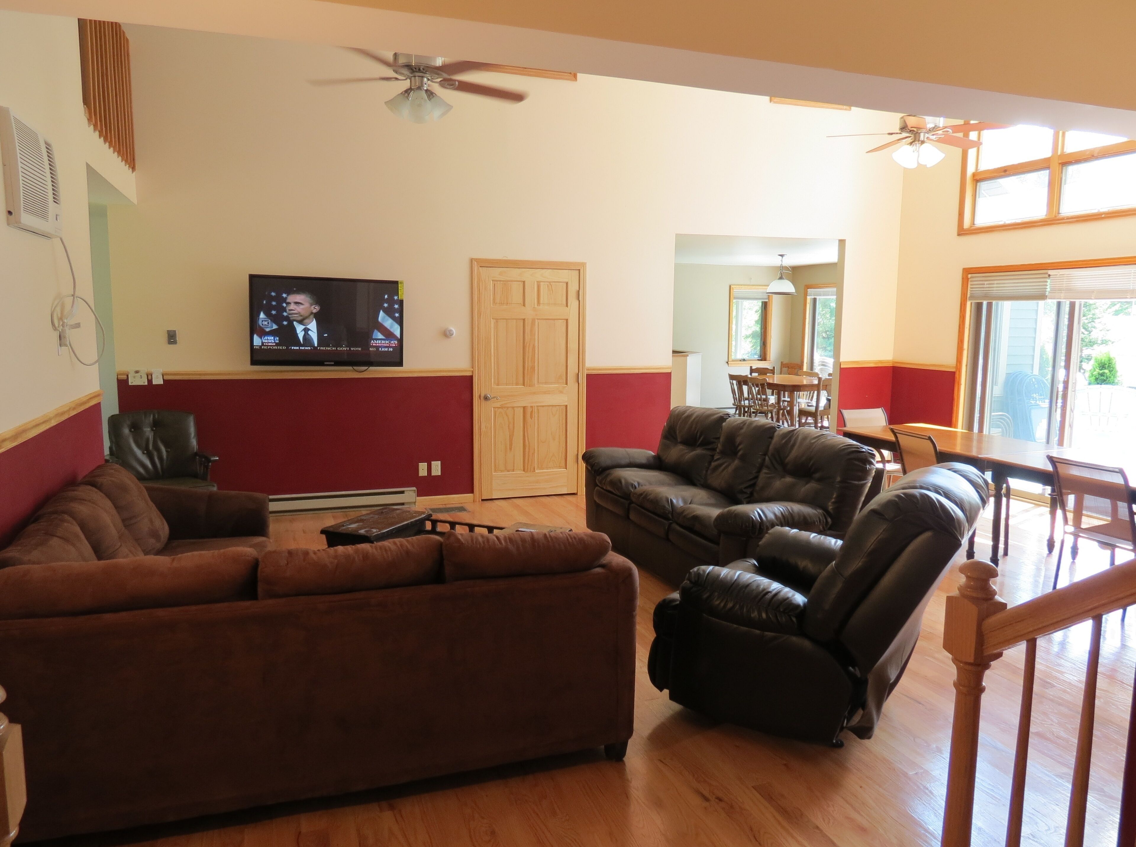 10 BR home, up to 3 homes with 22 BR/15BA, hot Tubs, On 20 acres, water views