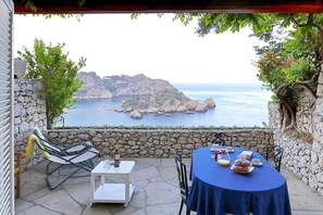 Outdoor dining - Villette Taormina, La Perla Dell'isola (Taormina)