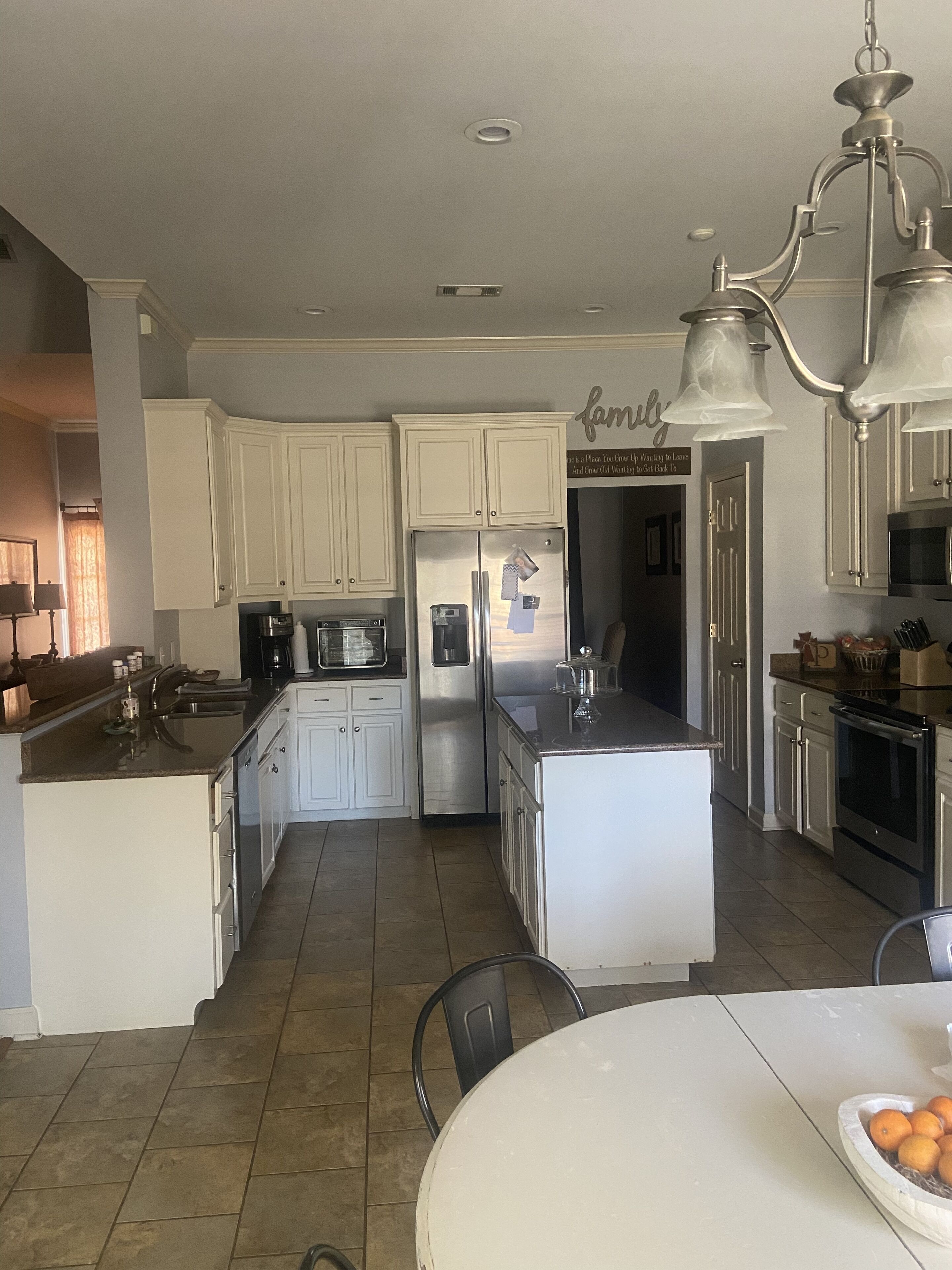 4 bedroom, 3 full baths, Inground pool College Hill