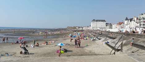 Una spiaggia nelle vicinanze