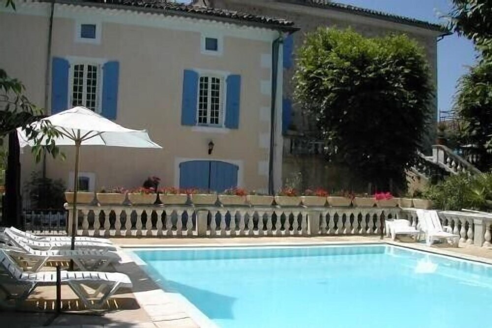 "The gardens of the temple" in Vallon Pont d'Arc with heated pool