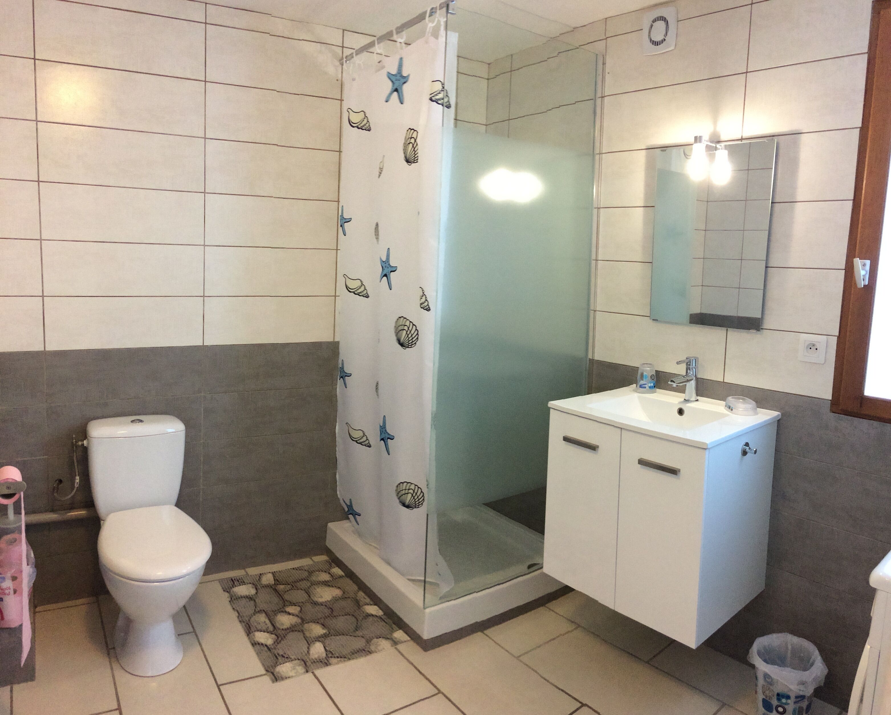 t2 + air conditioned cabin with garden 4 pers, gruissan village