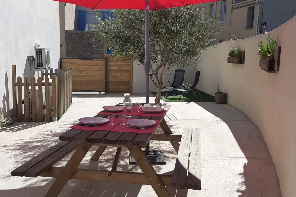 t2 + air conditioned cabin with garden 4 pers, gruissan village