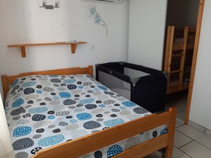 2 Schlafzimmer, Bügeleisen/Bügelbrett, Reisekinderbett, kostenloses WLAN