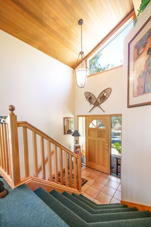Interior - Fort Rock-Wonderful Sunriver Home,3BR-3.5BA- Hot Tub- Wifi-8 SHARC passes (Sunriver)