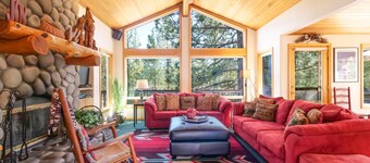 Fort Rock-Wonderful Sunriver Home,3BR-3.5BA- Hot Tub- Wifi-8 SHARC passes