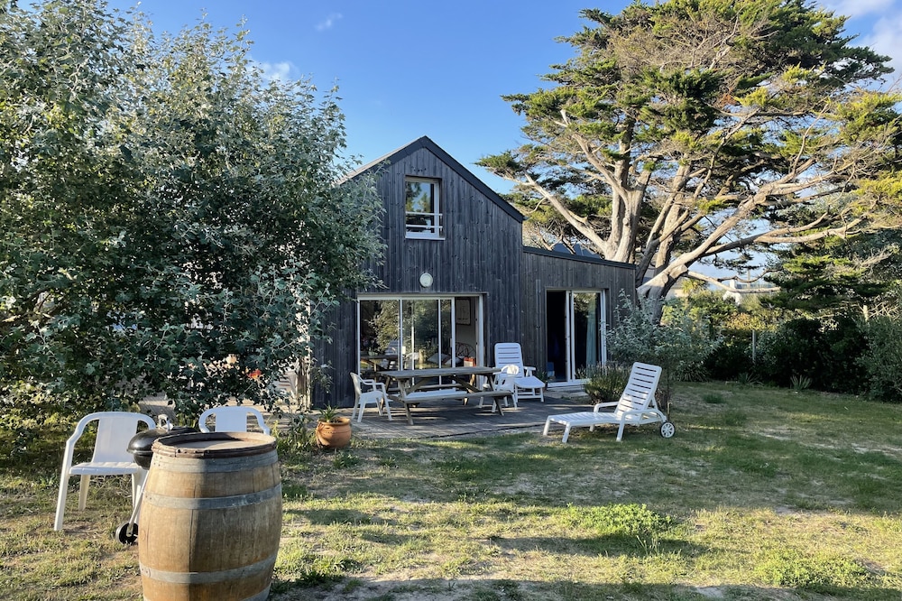 WOODEN HOUSE 30m FROM THE SEA in the dune on an enclosed, wild and wooded lot