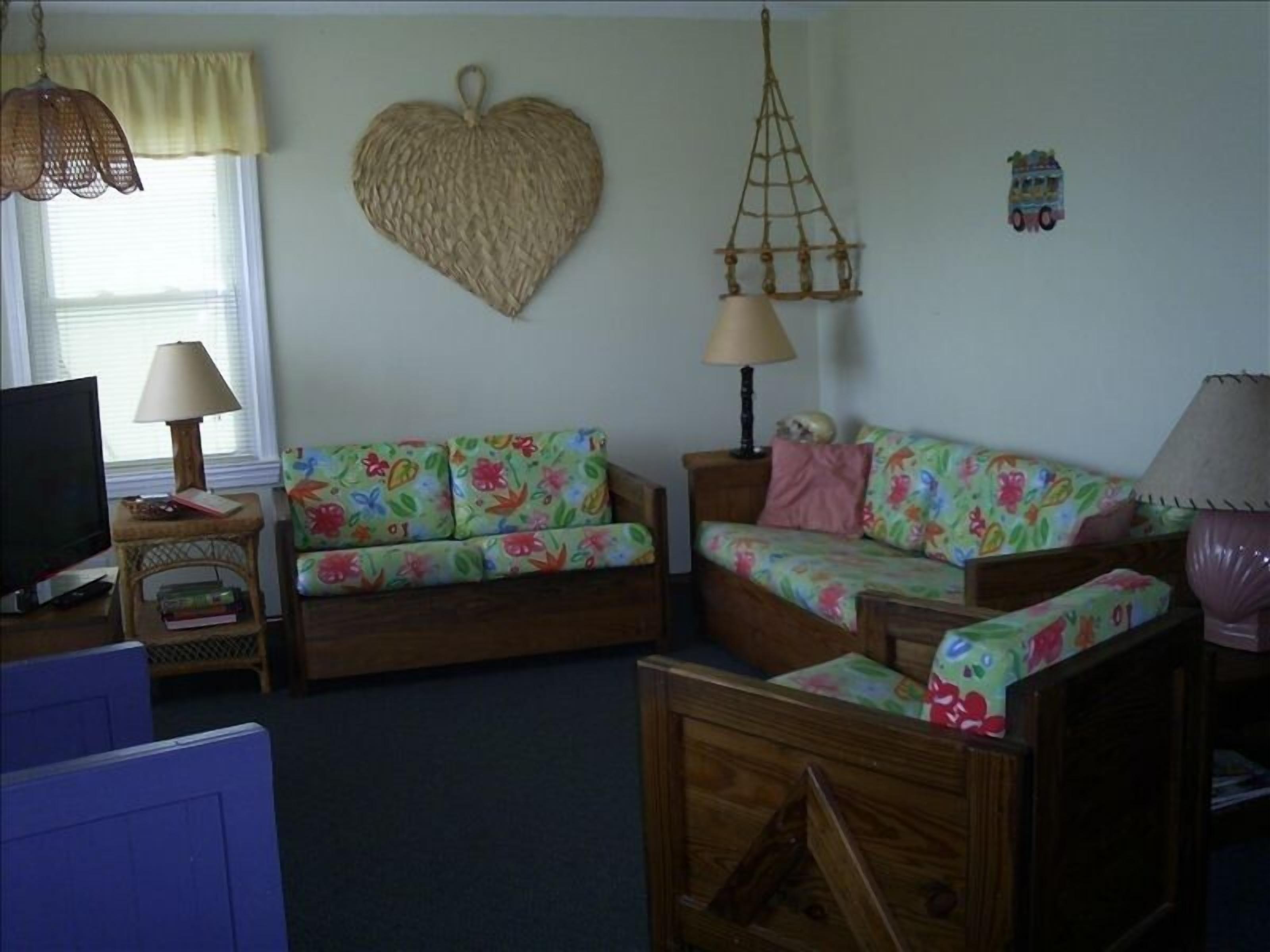 'Whale-N-Jennings' Milepost 11 Direct ocean access  Friday to Friday