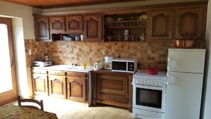 Réfrigérateur, micro-ondes, four, cafetière/bouilloire