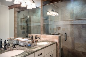 Combined shower/bathtub, hair dryer, towels - 36 Private Acres on the New River w/Hot Tub (Boone)
