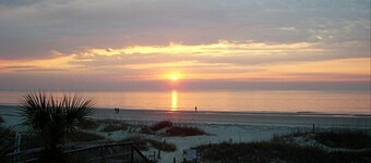 Beautiful! Ocean View 2BR 2BA Villa - Steps from Beach