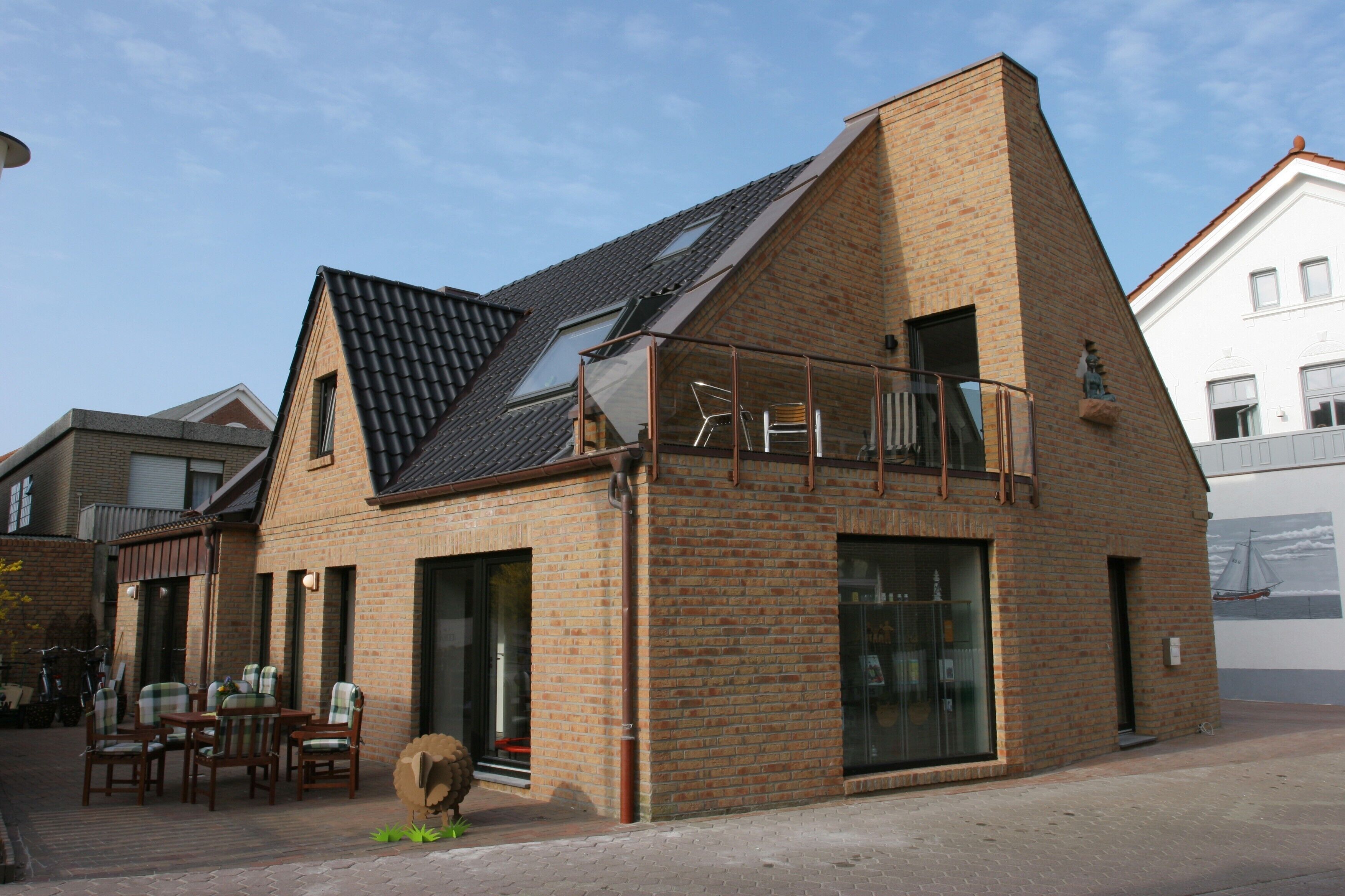 Chic 4-star hotel in the center of Borkum, high standard, close to beach.