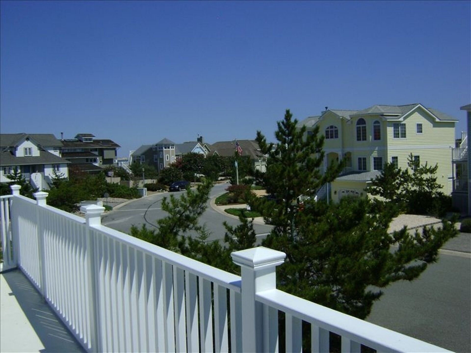Beautiful, Spacious 4BR,Steps to the Beach,Pool & State Park
