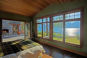 4 bedrooms, desk, iron/ironing board, free WiFi
