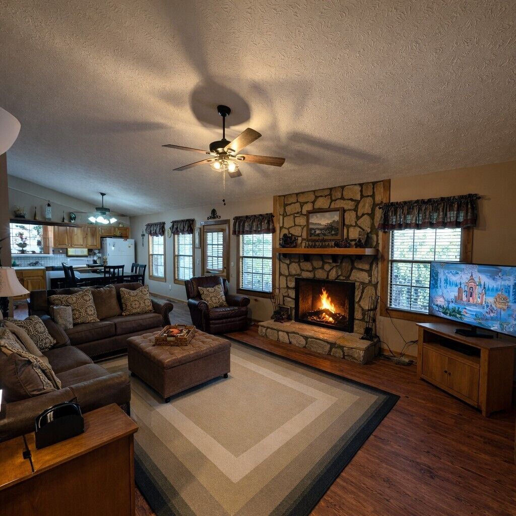 Smart TV, fireplace