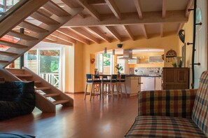 Fernseher, Kamin, DVD-Player, Tischtennisplatte