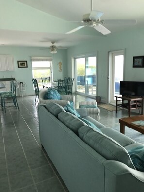 Smart TV, DVD player - Awesome Sea Views! Secluded Beach (Little Cayman Island)
