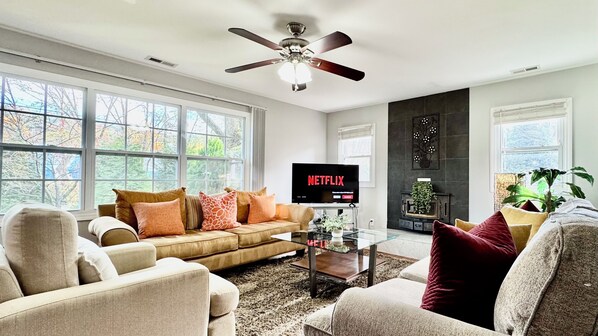 Smart TV, DVD player