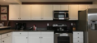 Five Star Home 2 miles from Biltmore Estate -