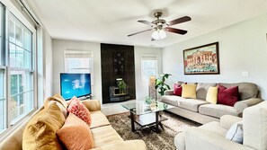 Een smart-tv en een dvd-speler