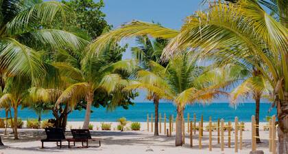 Spacious 2-Bed Suite, Perfect for Families, Beach