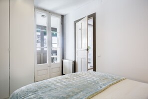 2 habitaciones, caja de seguridad en la habitación y cuna de viaje