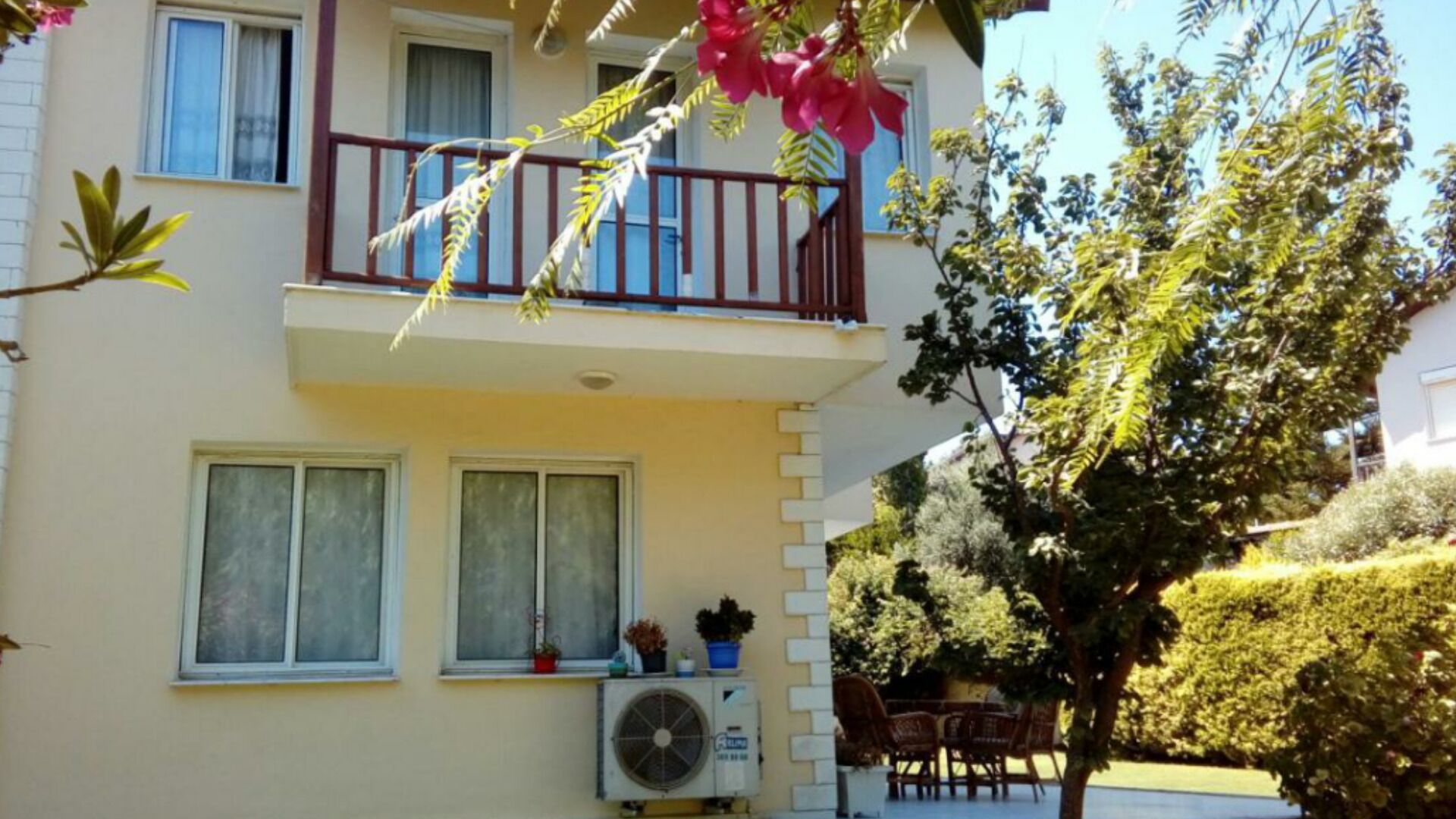 Villa With 3 Bedrooms / 2 Baths ~  2 Km To Çeşme & Dalyan