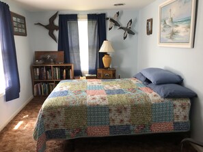 1 bedroom, desk, bed sheets