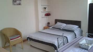 1 chambre, fer et planche Ă repasser