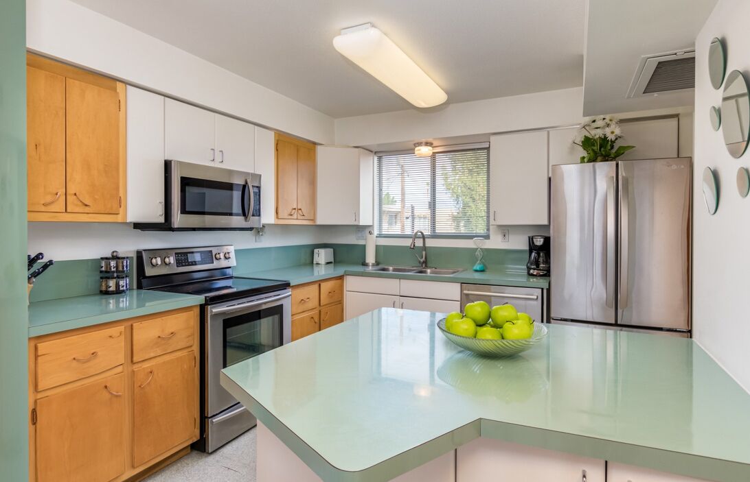 Cool Condo in Old Town Scottsdale.  Walk to Everything!! 30 day min stay.