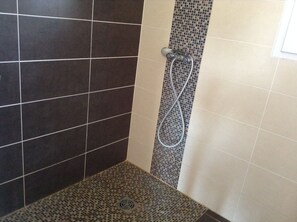Een bad/douchecombinatie