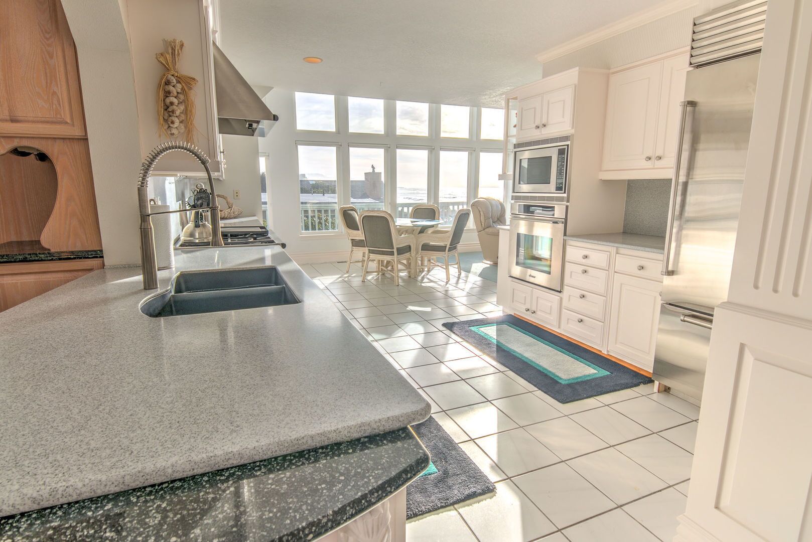 Ocean Front on Sandy Beach in Gleneden Beach! Ocean View Hot Tub! Dog Friendly!