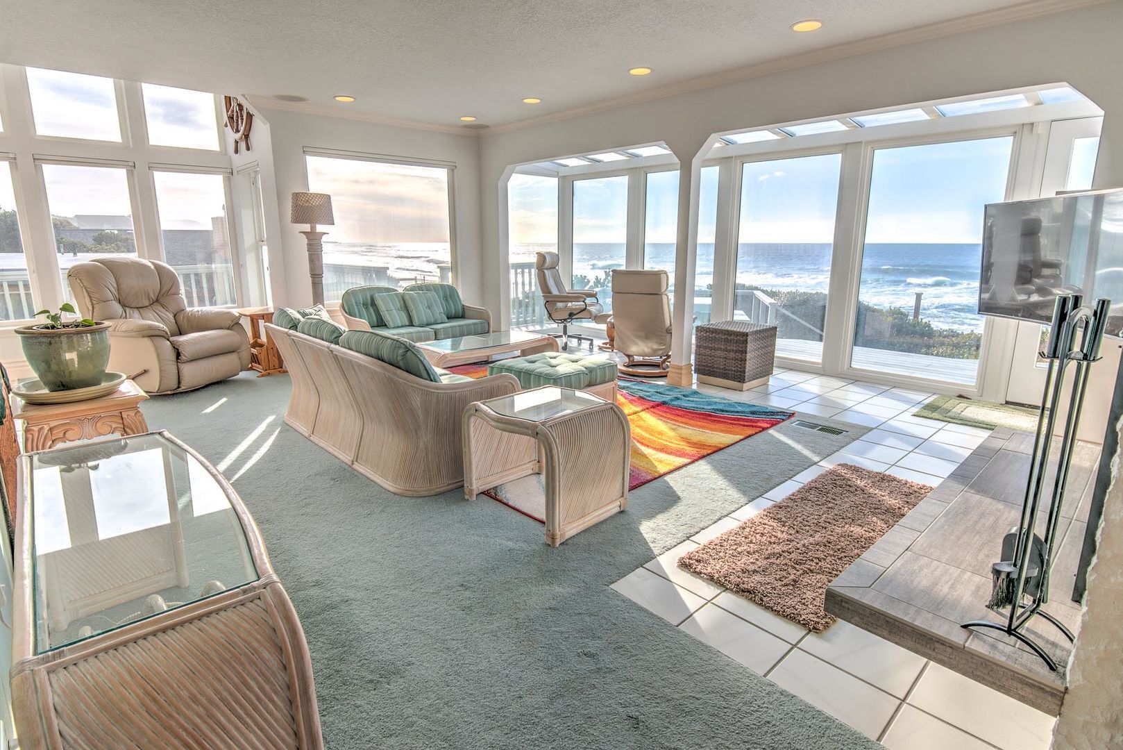 Ocean Front on Sandy Beach in Gleneden Beach! Ocean View Hot Tub! Dog Friendly!